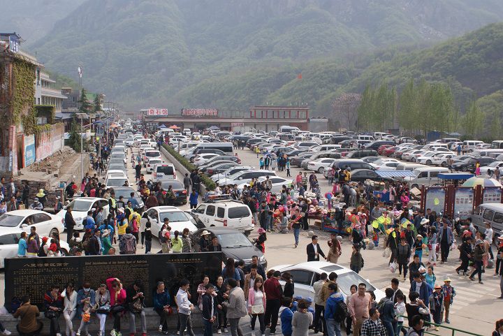 新乡南太行度假区清明小长假游客“井喷”